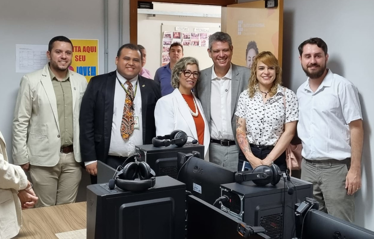 Equipe do IFG recebe ministro e diretor no LabJuv